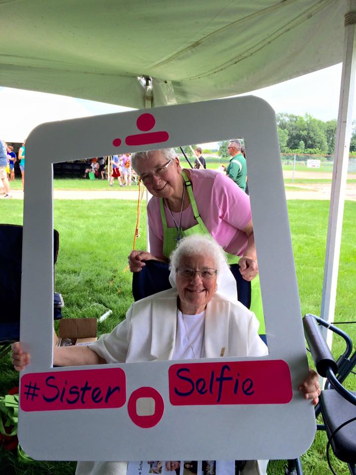 SisterSelfie