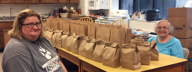 Sr Gretchen-Cindy-welcomebags2017 Sr Gretchen-Cindy-welcomebags2017